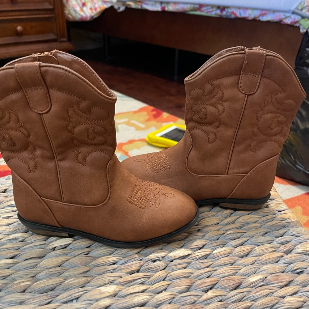 Size 11 Brown Girls Cowboy Boots (short)
